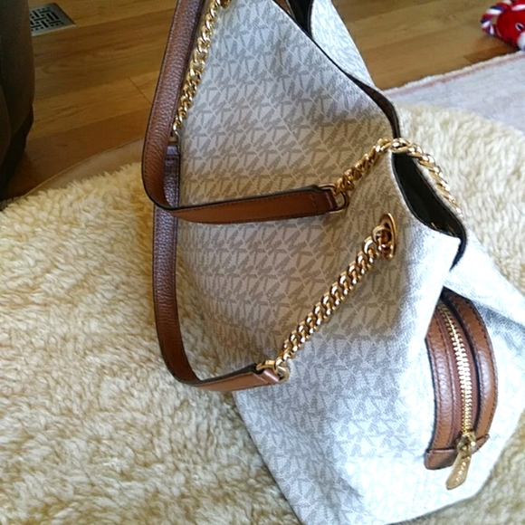 NWOT Authentic Michael Kors Signature Shoulderbag and Laptop Case - Picture 9 of 16